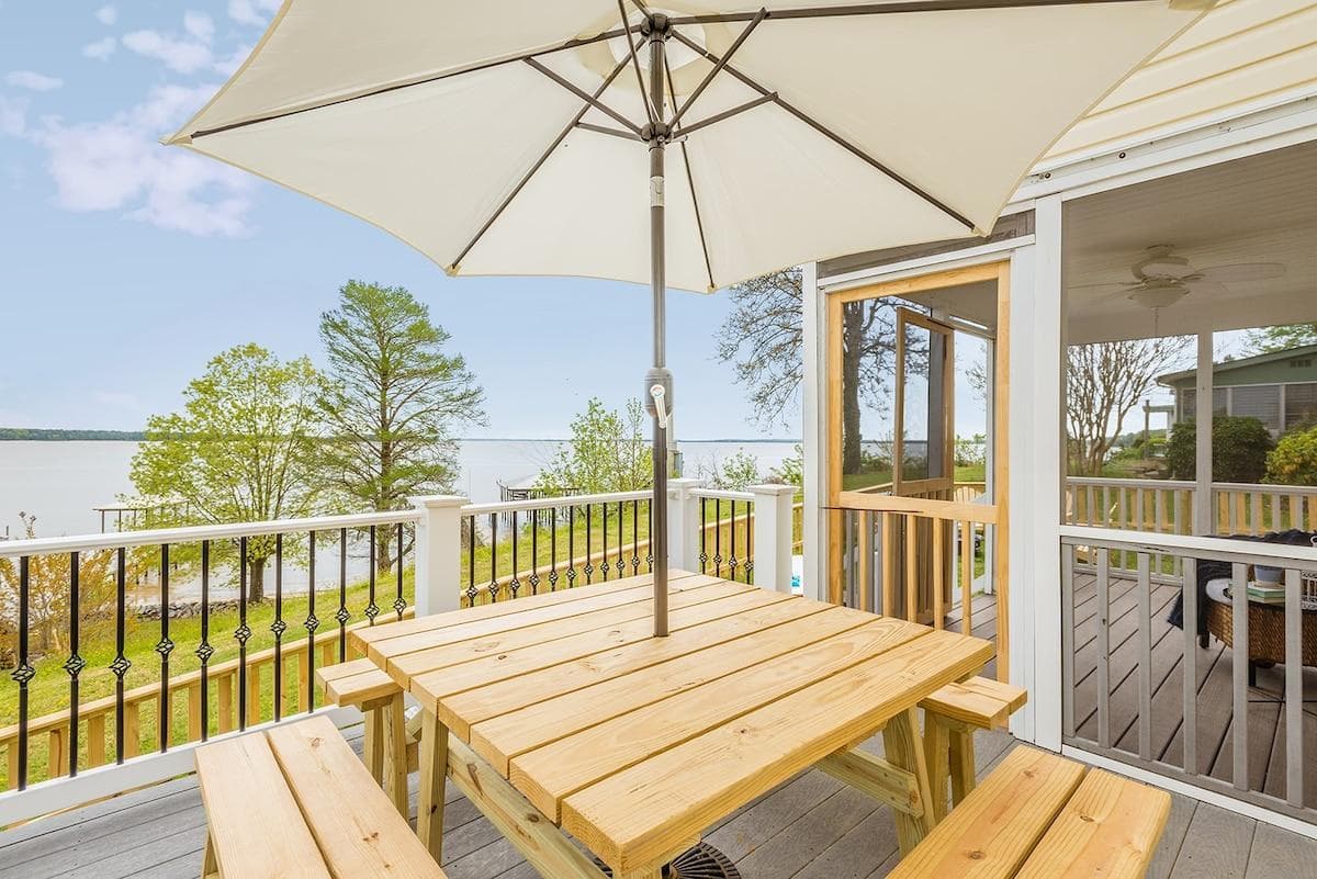 Table for 8 for outdoor dining.